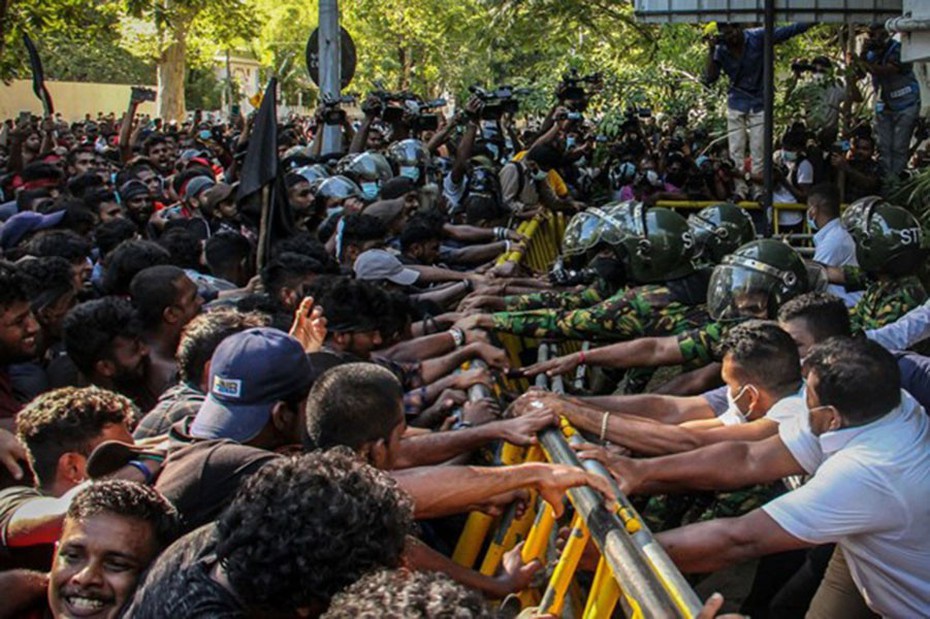 Sri Lanka: Hàng nghìn sinh viên biểu tình, bao vây nhà Thủ tướng