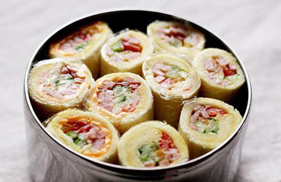 Món ngon cuối tuần: Cách làm sushi bánh mì cực ngon, cực tiện lợi