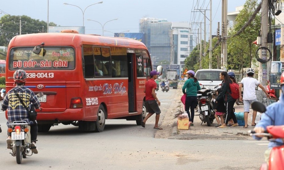 Bản tin 8/11: Tp.HCM “điểm danh” 76 vị trí xe dù, bến cóc; Trường đại học xin lỗi vụ lộ đề thi khiến hơn 600 sinh viên thi lại