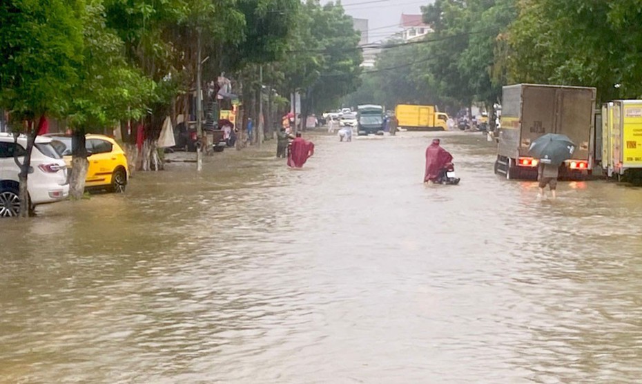 Bản tin 28/11: Một người thiệt mạng trong đợt mưa lớn ở Nghệ An; Lý do tạm dừng vây bắt con khỉ tấn công người ở Hà Nội