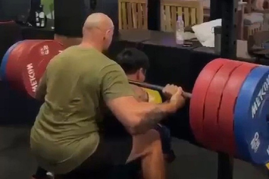 Nam thanh niên tử vong vì bị tạ hơn 200 kg đè lên cổ