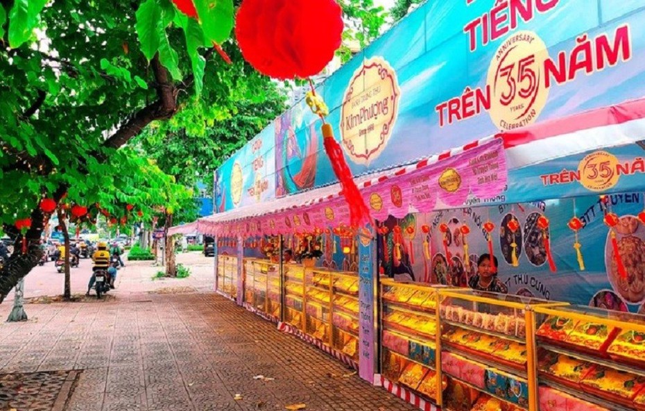 Mùa bánh Trung thu 2023: Vừa bán vừa nghe ngóng thị trường