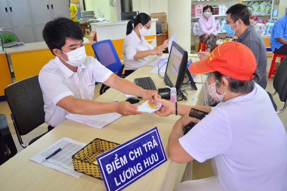 Có được cùng lúc nhận trợ cấp thất nghiệp và lương hưu?