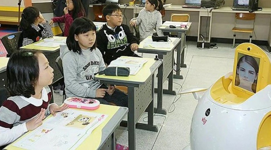 Hàn Quốc thí điểm đưa robot vào trường học hỗ trợ dạy tiếng Anh
