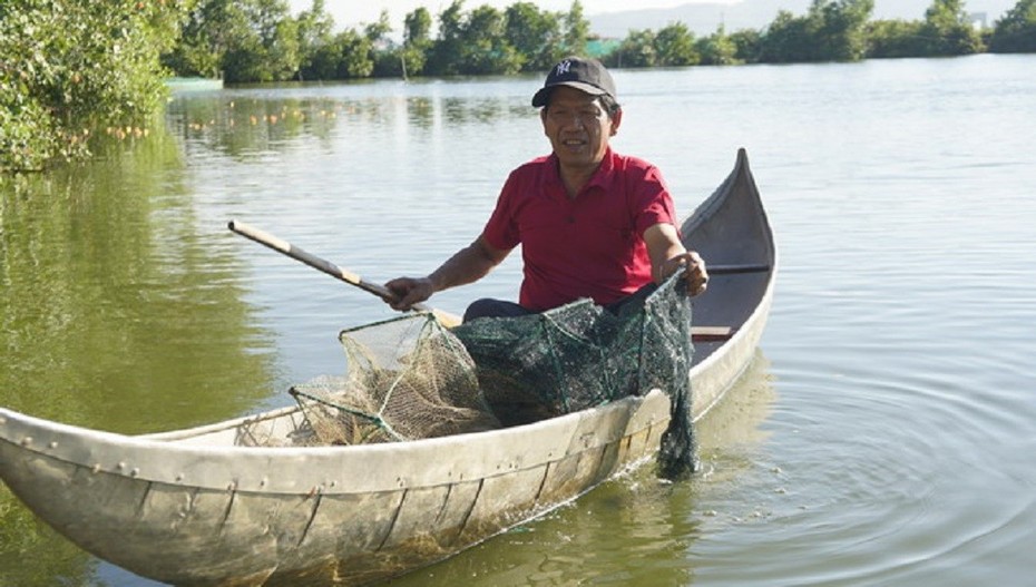 Nuôi con bơi giật lùi xen cua và cá, lão nông thu lãi nửa tỷ đồng/năm