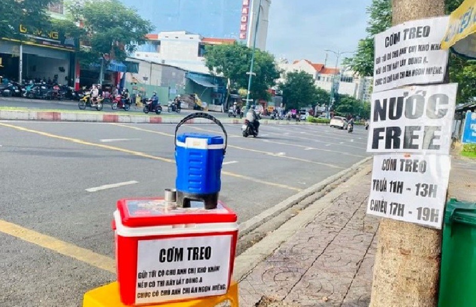 Cơm treo…