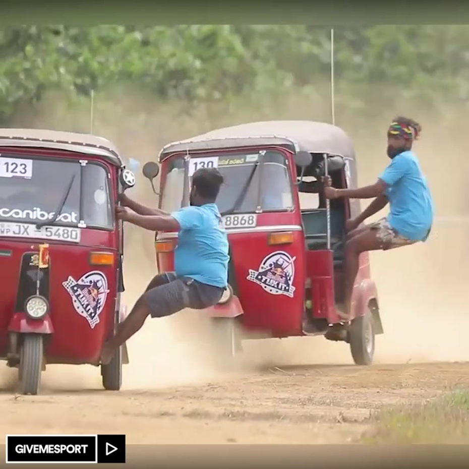 Kỳ thú với giải đua xe tuk-tuk có một không hai