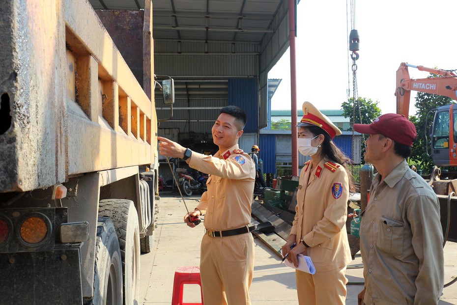 Hải Phòng: Xử phạt 216 xe chở hàng quá khổ, quá tải hơn 3 tỷ đồng