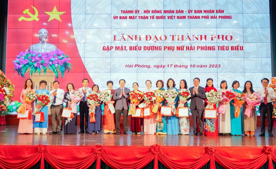 Gặp mặt, biểu dương phụ nữ Hải Phòng tài năng, sáng tạo