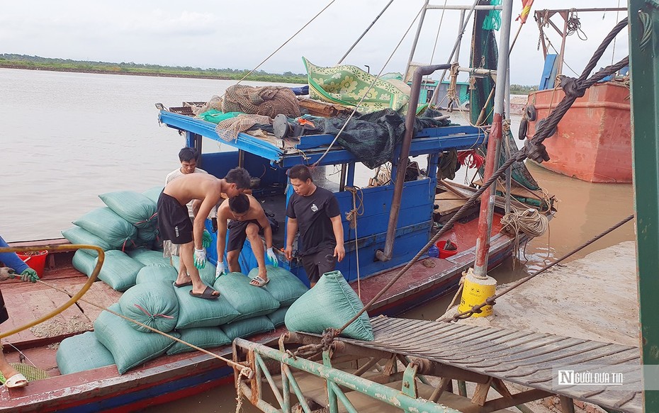 Hải Phòng: Ngư dân khốn đốn vì ngừng hoạt động đăng kiểm tàu cá