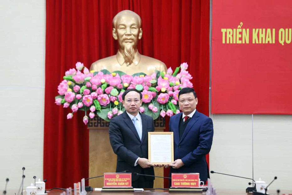 Trao quyết định phê chuẩn Phó Chủ tịch tỉnh Quảng Ninh