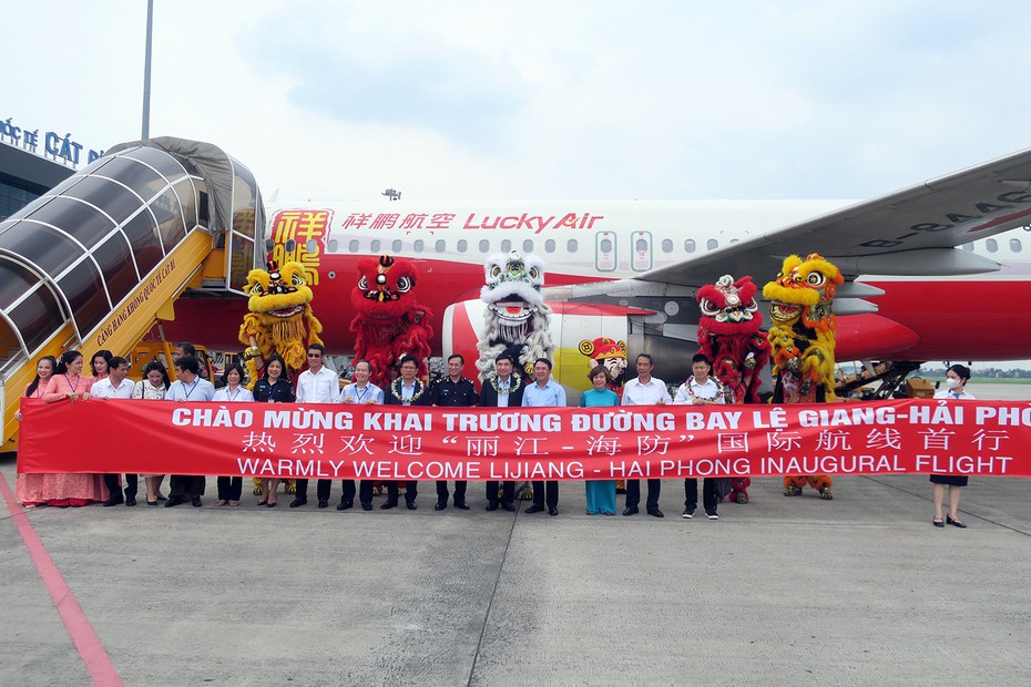 Chuyến bay đầu tiên từ Lệ Giang (Trung Quốc) hạ cánh tại Hải Phòng