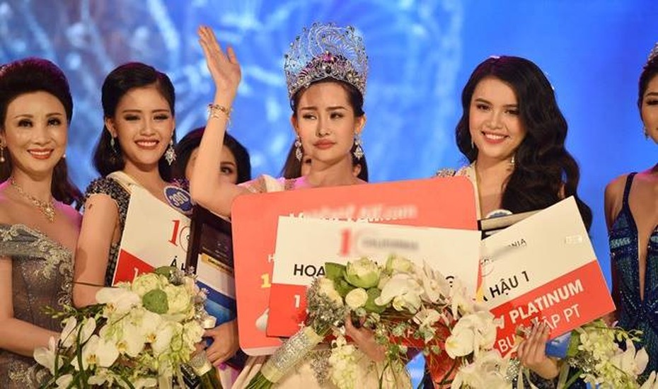 Ngân Anh đăng quang Hoa hậu Đại dương 2017, dù trả lời ứng xử lúng túng