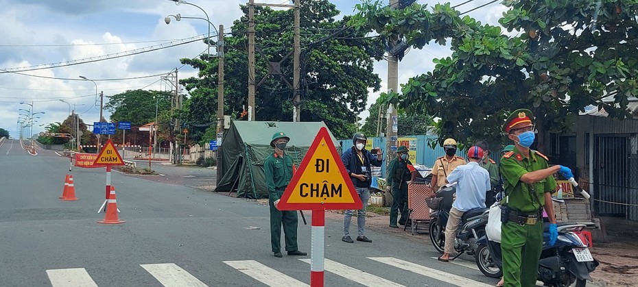 Tp. Hồ Chí Minh ngày đầu thực hiện quy định mới: Người dân tuân thủ nghiêm “ai ở đâu ở yên đó”