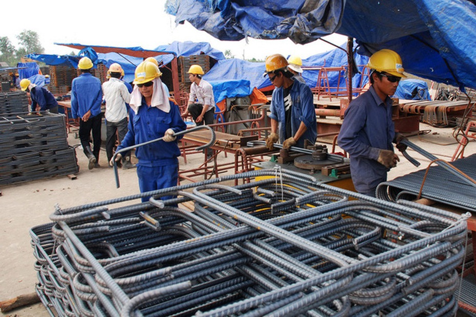 Giá thép xây dựng đồng loạt tăng cao, nhà thầu đứng ngồi không yên