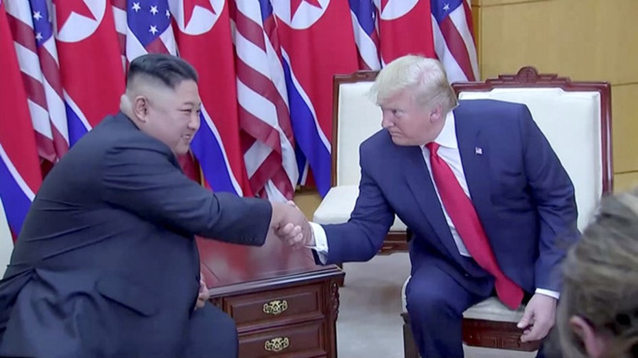 Cuộc gặp của TT Trump và Chủ tịch Kim Jong-un ở khu phi quân sự: Hy vọng cho hòa bình trên bán đảo Triều Tiên?