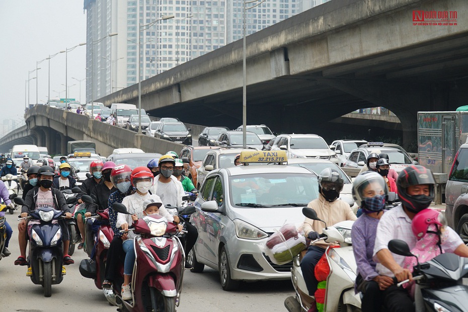 Dòng xe nối dài tại cửa ngõ Hà Nội sau 4 ngày nghỉ lễ