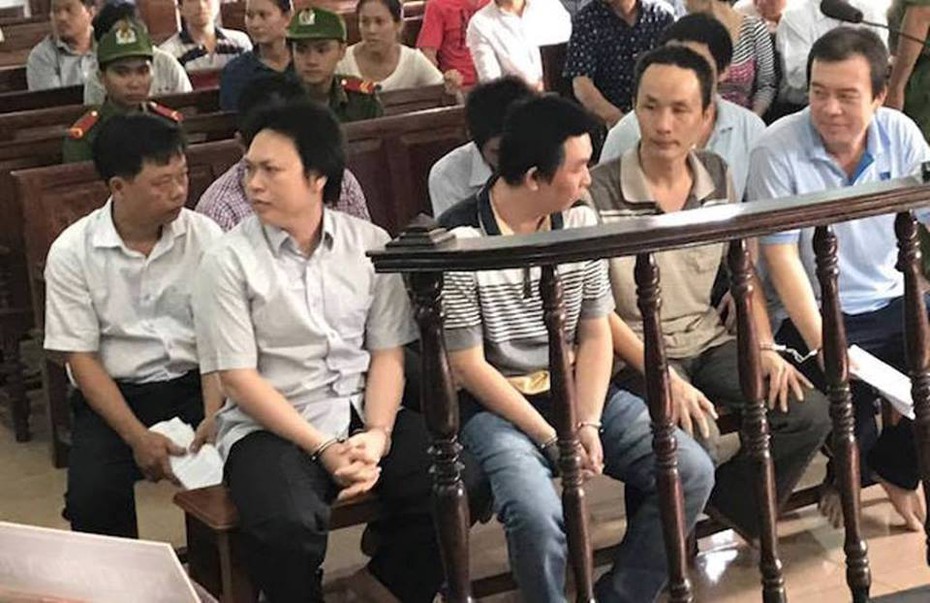 2 Thanh tra giao thông lĩnh án tù vì nhận tiền hối lộ