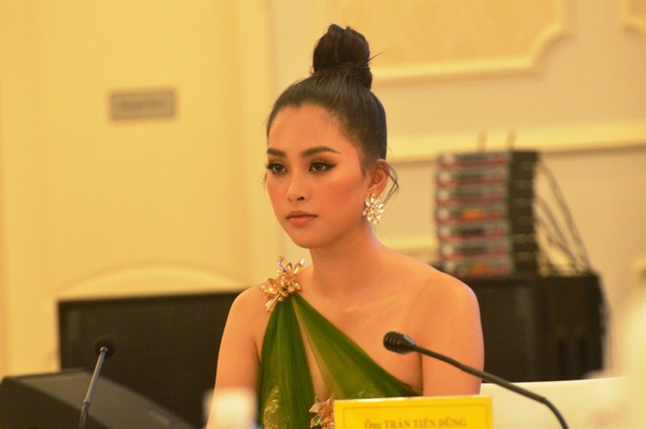 Hoa hậu Trần Tiểu Vy làm đại sứ Lễ hội hang động Quảng Bình năm 2019