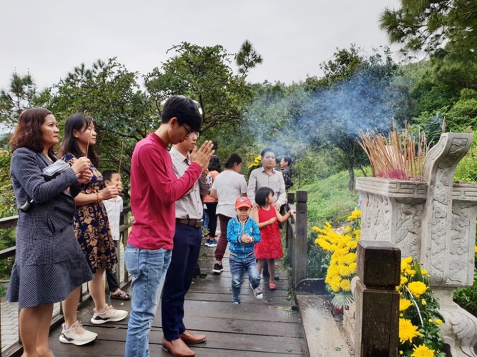 Tạm dừng đón khách dâng hương tại mộ Đại tướng Võ Nguyên Giáp