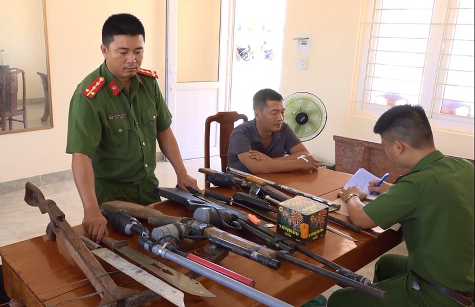 Công an Quảng Bình thu giữ hàng trăm loại vũ khí nguy hiểm