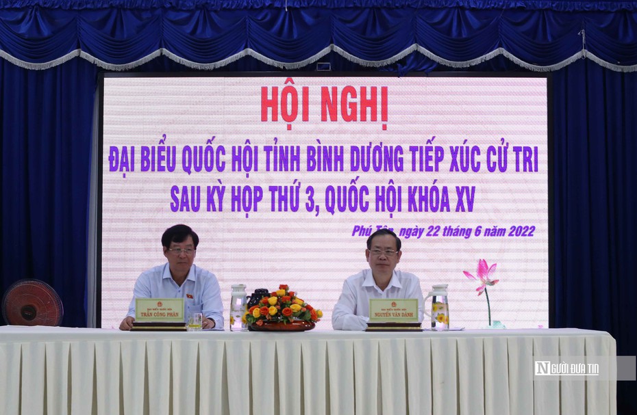 Đoàn ĐBQH tỉnh Bình Dương tiếp xúc cử tri sau kỳ họp thứ 3