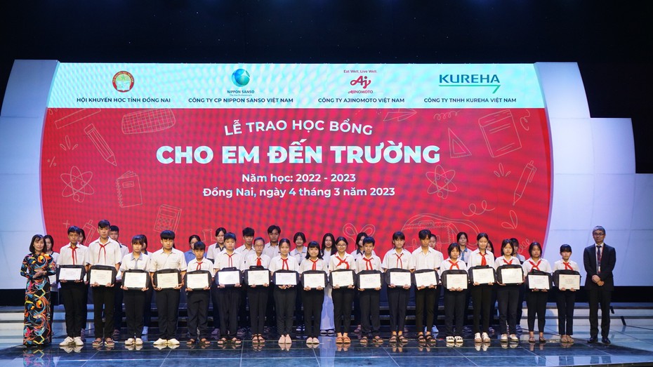 Đồng Nai: Trao 400 suất học bổng “Cho em đến trường” năm học 2022-2023