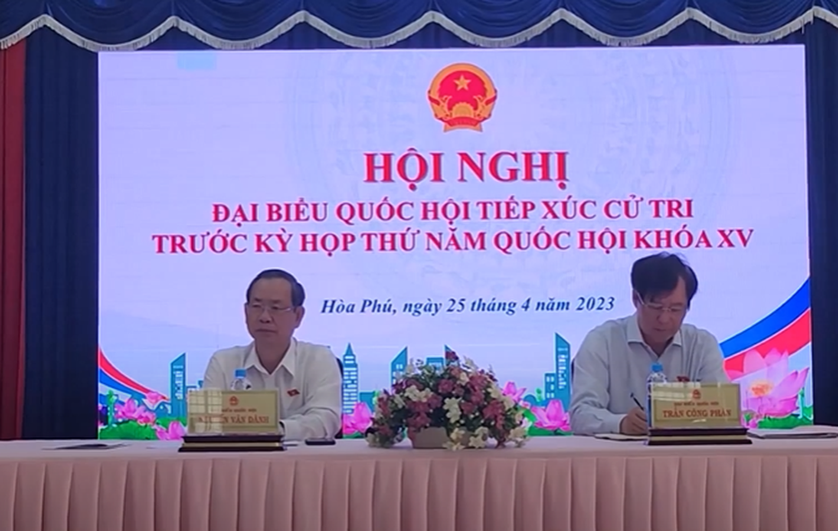 Đại biểu Quốc hội Trần Công Phàn tiếp xúc cử tri tại Bình Dương