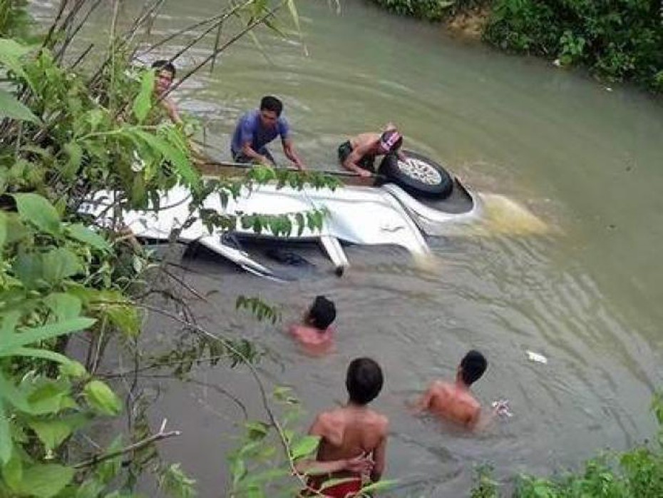 Tặng Bằng khen của Thủ tướng cho 2 cán bộ GTVT Nghệ An gặp nạn