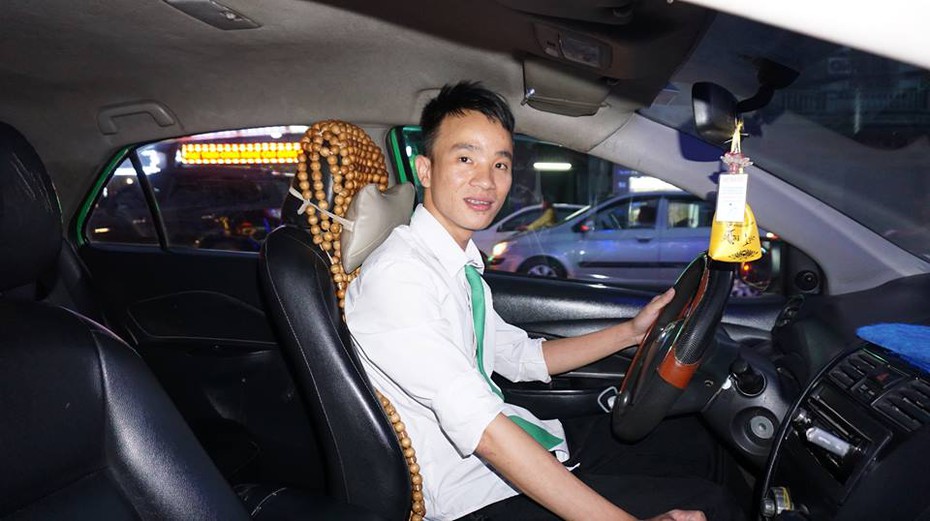 Tài xế taxi kể lại giây phút chứng kiến người chồng làm “bà đỡ” cho vợ