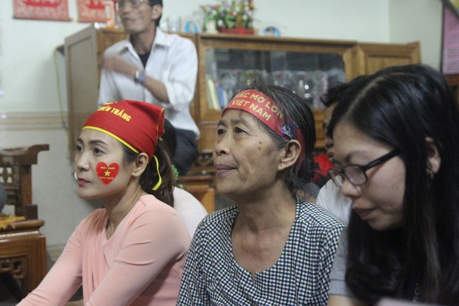 Mẹ Công Phượng xin lỗi, mẹ Xuân Mạnh mong khán giả đừng trách cầu thủ