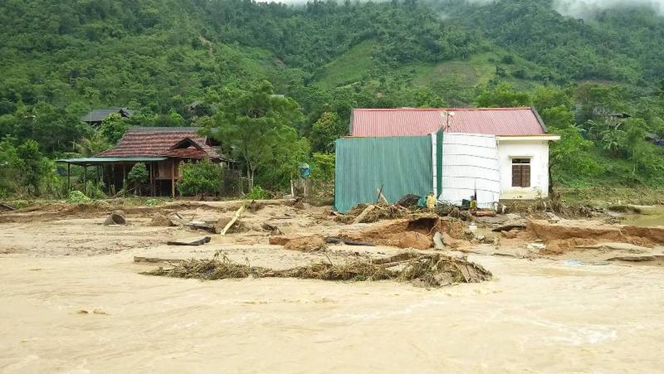 Nghệ An: Bản làng hoang tàn vì mưa lũ