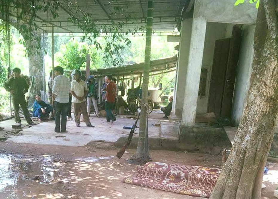 Nghịch súng vô tình bắn trúng bạn, nam sinh tự tử vì lo sợ