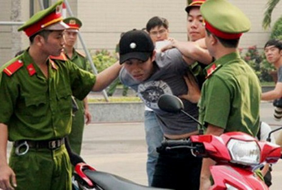 Hành trình tóm gọn kẻ bị truy nã, về quê trốn vì tưởng… an toàn