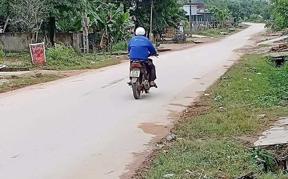 Cô giáo mầm non tử vong sau khi va chạm với xe ô tô hiệu trưởng