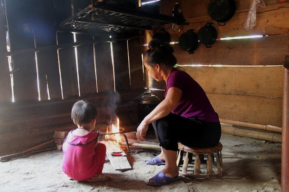 Những em nhỏ không biết ngày Quốc tế thiếu nhi bên dòng sông Nậm Nơn