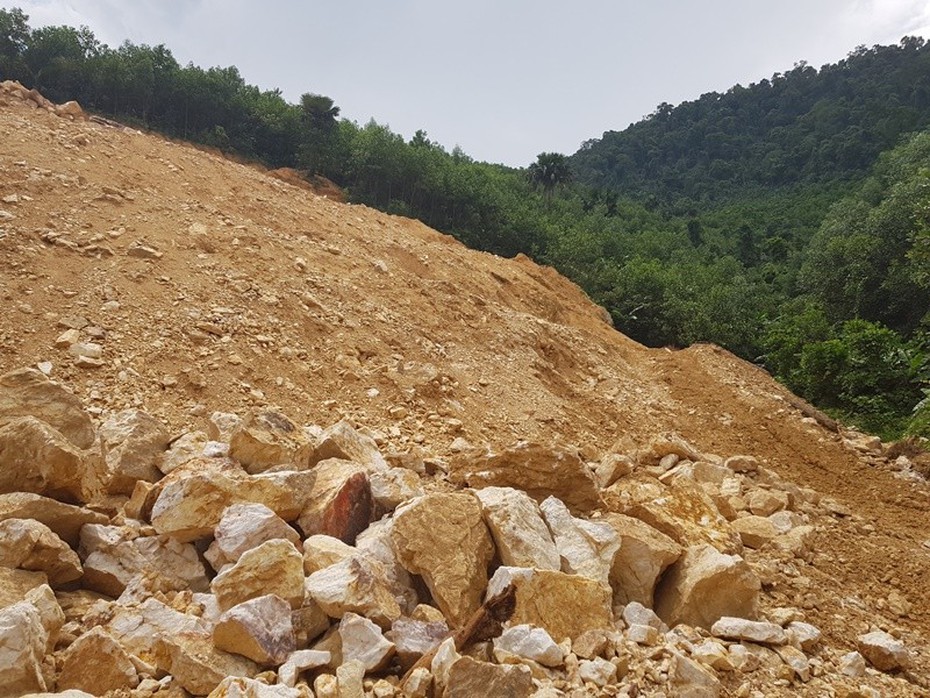 Nghệ An kỷ luật hàng loạt cán bộ vì để “khoáng tặc” lộng hành