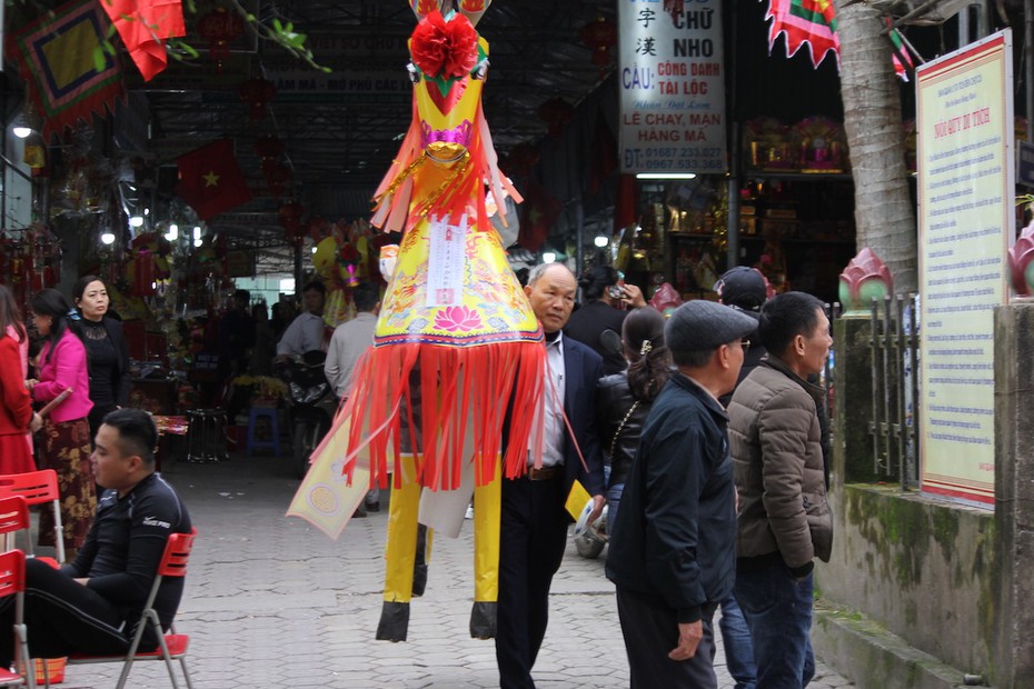 Cận cảnh mâm cỗ “ngựa khủng” dâng lễ đền Hoàng Mười để cầu công danh