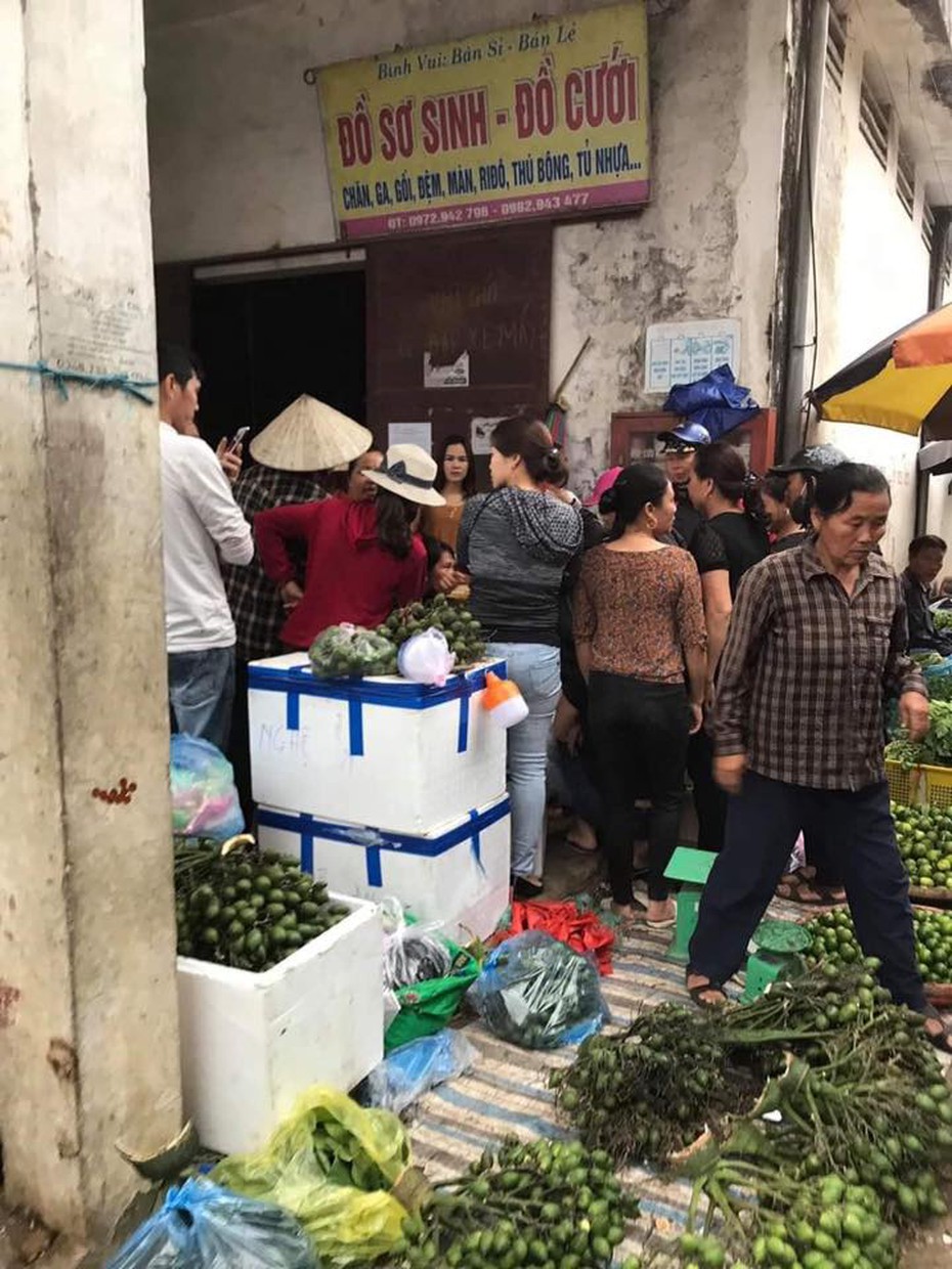 Điều tra người phụ nữ bị dân vây bắt do nghi thôi miên lấy tiền
