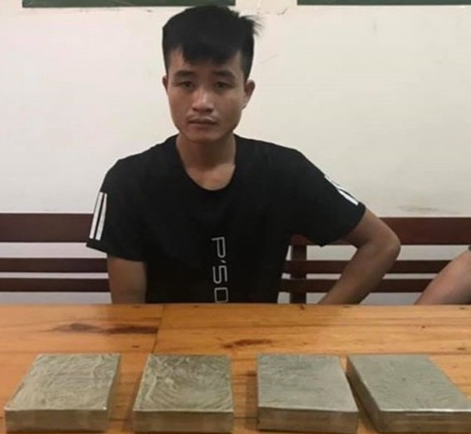 Bắt đối tượng mang 4 bánh heroin từ Nghệ An ra Hà Nội tiêu thụ