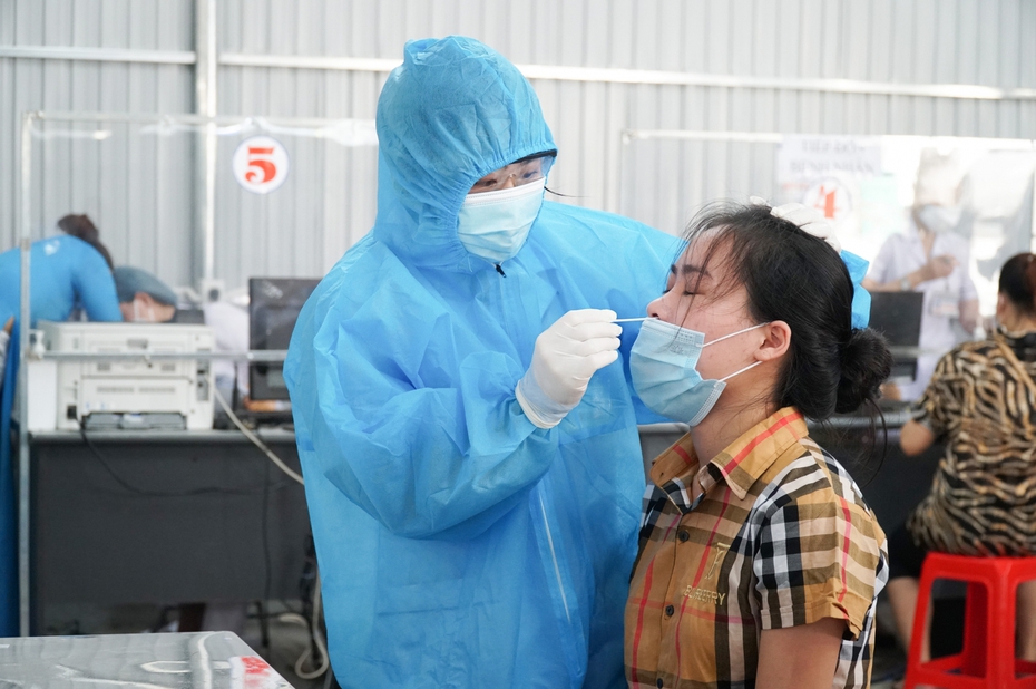 Thi THPT 2021: Nghệ An test nhanh 5.000 giáo viên và 78 thí sinh F2