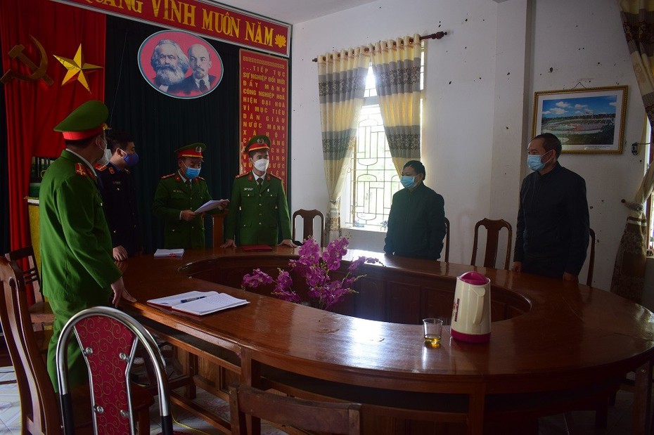 Khởi tố nguyên Giám đốc Trung tâm giáo dục thường xuyên lập hồ sơ khống rút tiền