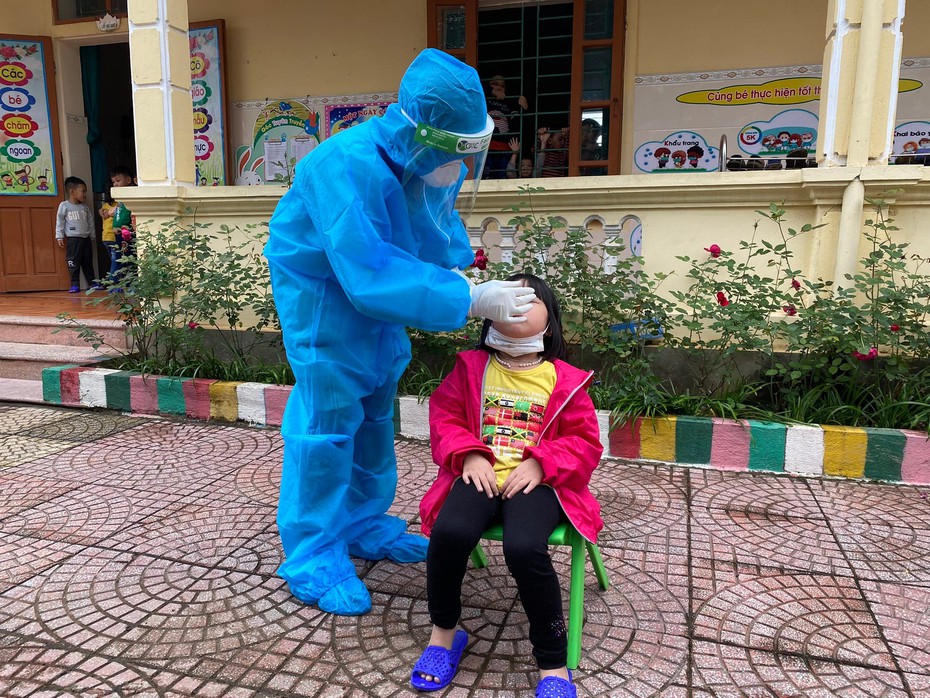 Nghệ An: Truy vết xuyên đêm, ghi nhận nhiều ca nhiễm Covid-19 là học sinh