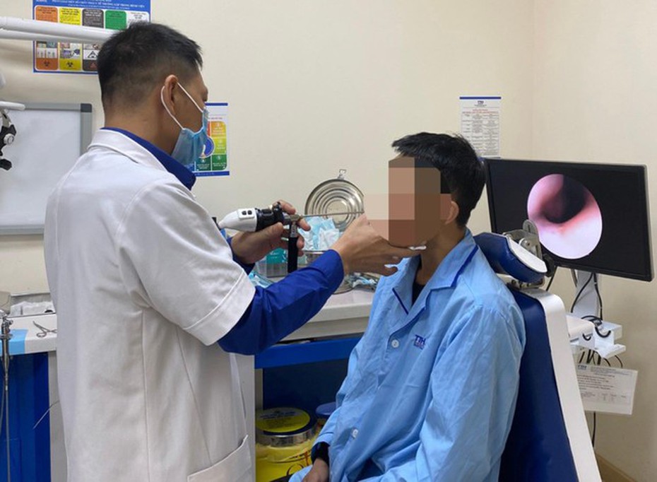 Gắp con đỉa dài 5cm sống hơn nửa tháng trong mũi người đàn ông