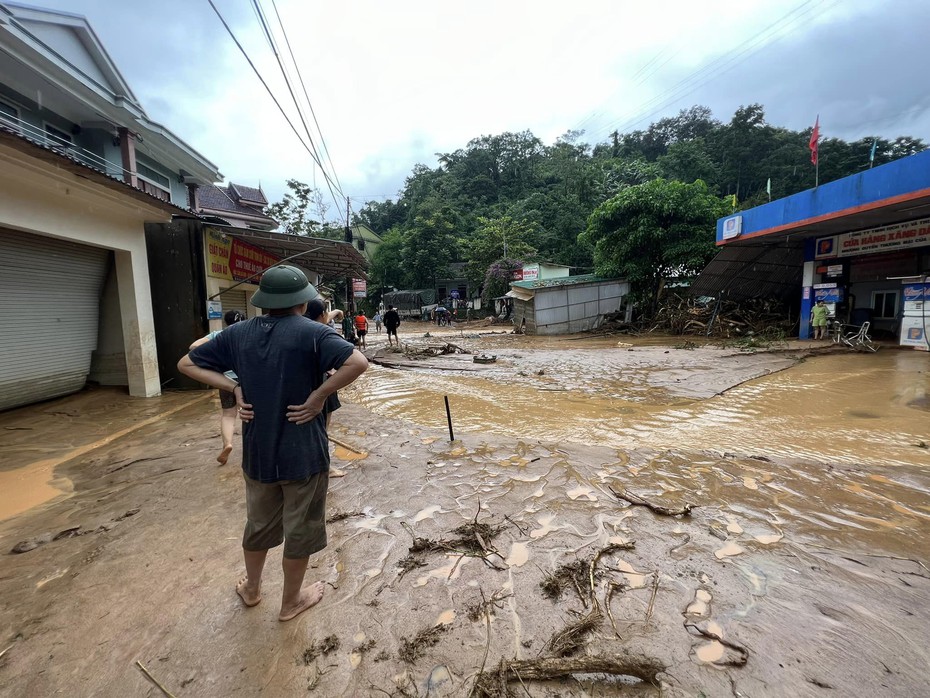 Khung cảnh tan hoang sau trận lũ quét kinh hoàng ở Nghệ An