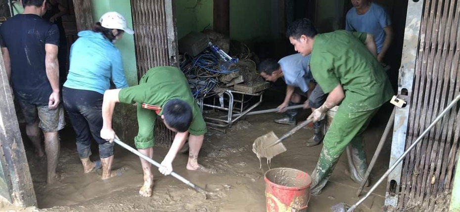 Chung tay khắc phục hậu quả nặng nề của trận lũ quét ở Nghệ An