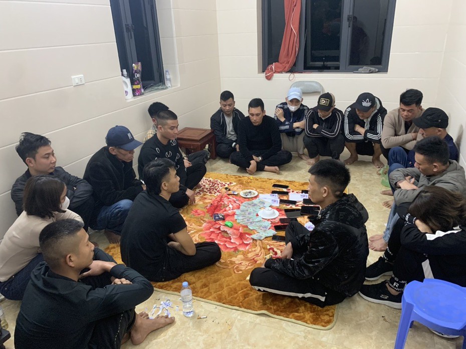 Nghệ An: Triệt phá ổ nhóm đánh bạc lưu động, bắt giữ 21 đối tượng