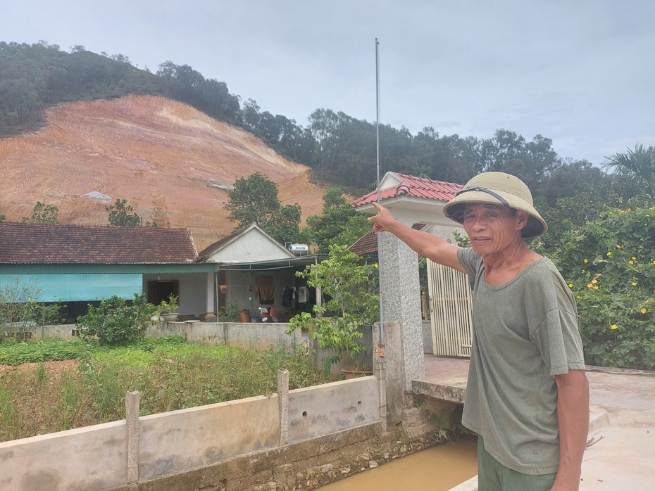 Thi công dự án chống sạt lở “cầm chừng”, người dân lo sợ trước mùa mưa