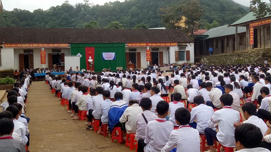 Hành trình "cõng chữ" lên non: Giáo viên nỗ lực vận động học sinh tựu trường, không để các em bỏ học (Bài 2)