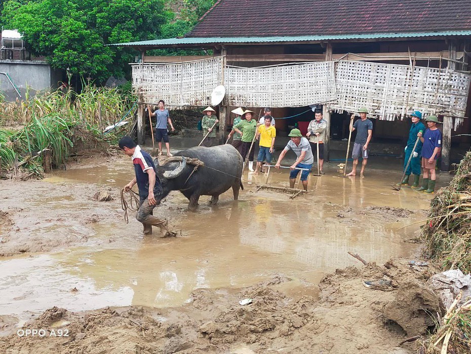 Chung tay, chung sức khắc phục hậu quả sau lũ ở miền Trung